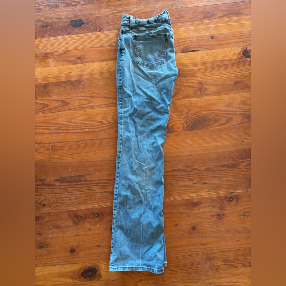 Classic Blue Wrangler Women’s Jeans - Straight Fit